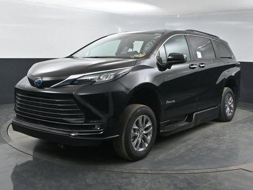 2025 Toyota Sienna XLE