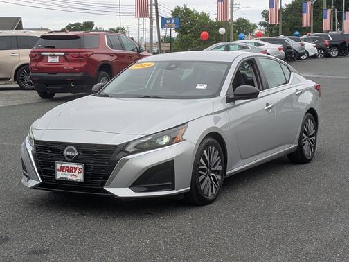 Brilliant Silver Metallic 2024 Nissan Altima 2.5 SV