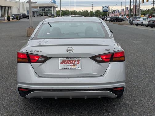 Brilliant Silver Metallic 2024 Nissan Altima 2.5 SV