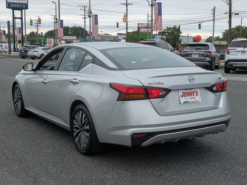 Brilliant Silver Metallic 2024 Nissan Altima 2.5 SV