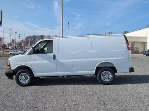 2025 Chevrolet Express 2500 RWD 2500 Regular Wheelbase WT