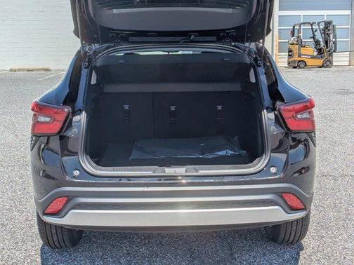 Mosaic Black Metallic 2026 Chevrolet Trax LT
