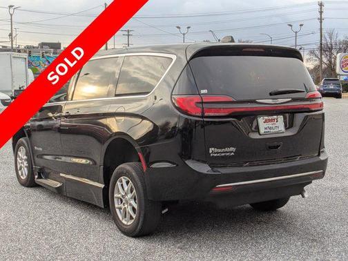 2024 Chrysler Pacifica Touring L