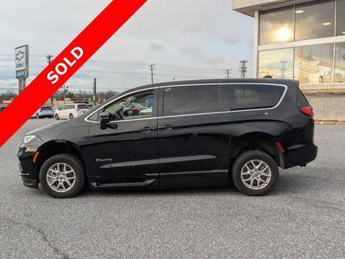 2024 Chrysler Pacifica Touring L