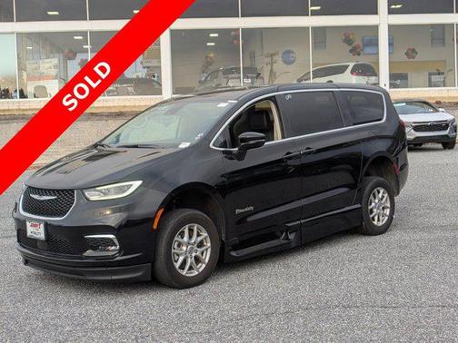 2024 Chrysler Pacifica Touring L