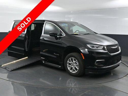 2025 Chrysler Pacifica L