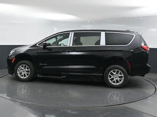 2025 Chrysler Pacifica L