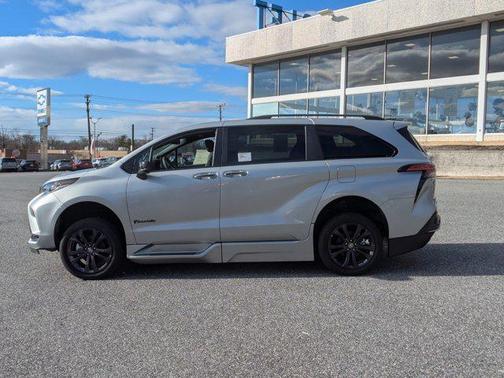 2025 Toyota Sienna XSE 7 Passenger