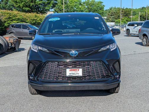 2025 Toyota Sienna XSE 7 Passenger