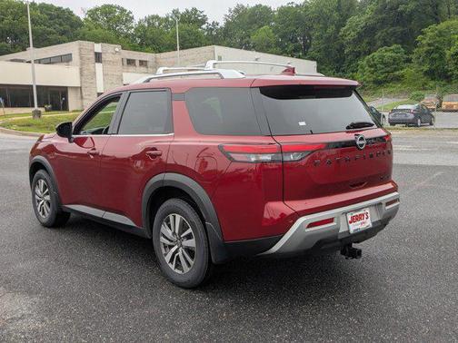 2022 Nissan Pathfinder SL 4WD