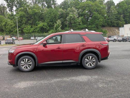 2022 Nissan Pathfinder SL 4WD