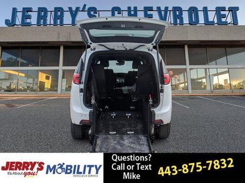 2024 Chrysler Pacifica Touring