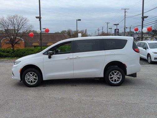 2024 Chrysler Pacifica Touring