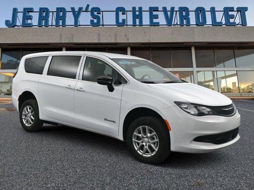 2025 Chrysler Voyager LX