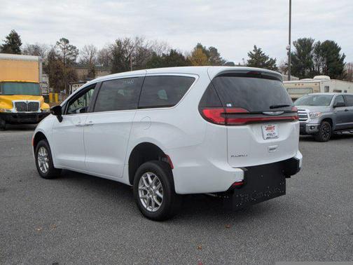 2024 Chrysler Pacifica Touring