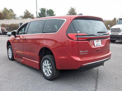 2025 Chrysler Pacifica L