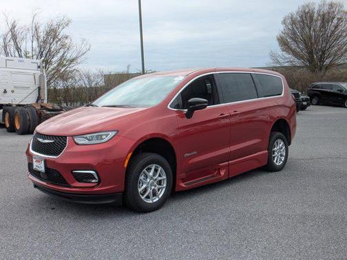 2025 Chrysler Pacifica L