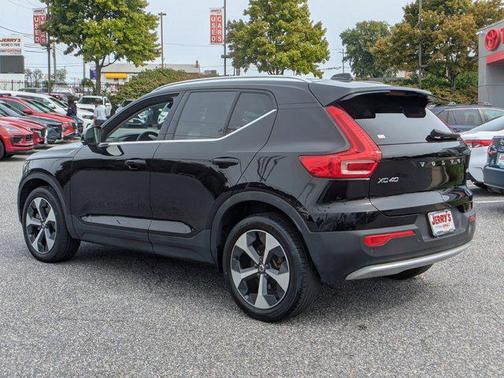 2023 Volvo XC40 B5 Plus Bright Theme