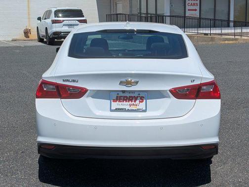 Summit White 2024 Chevrolet Malibu FWD 1LT