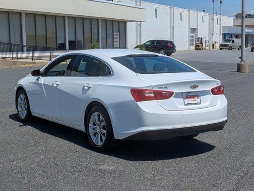 Summit White 2024 Chevrolet Malibu FWD 1LT