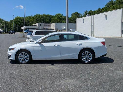 Summit White 2024 Chevrolet Malibu FWD 1LT
