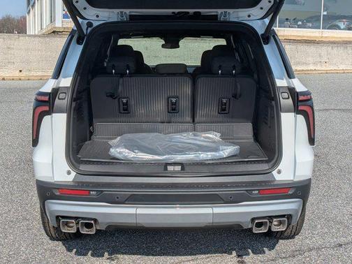 Summit White 2026 Chevrolet Traverse LT