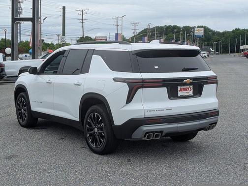 Summit White 2026 Chevrolet Traverse LT