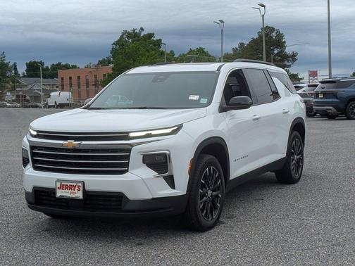Summit White 2026 Chevrolet Traverse LT
