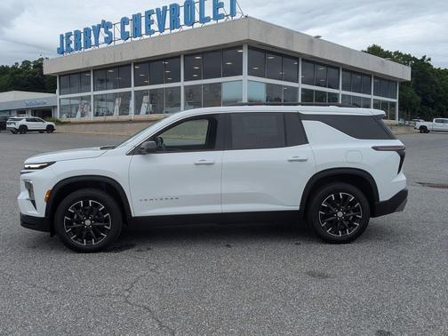 Summit White 2026 Chevrolet Traverse LT