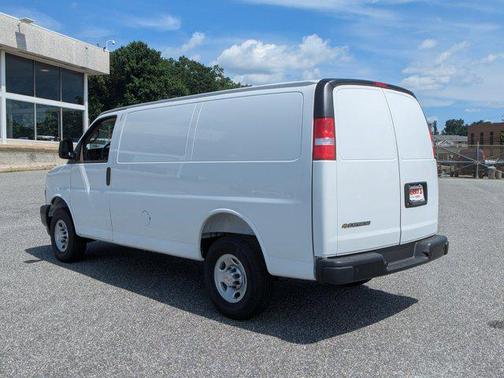 2025 Chevrolet Express 2500 RWD 2500 Regular Wheelbase WT