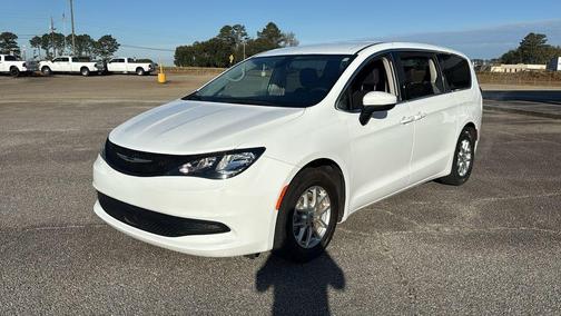 2022 Chrysler Voyager LX