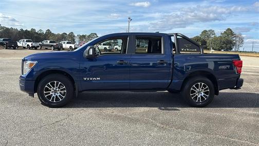 2024 Nissan Titan SV