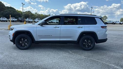 2025 Jeep Grand Cherokee L Laredo