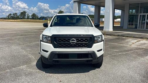 2022 Nissan Frontier S