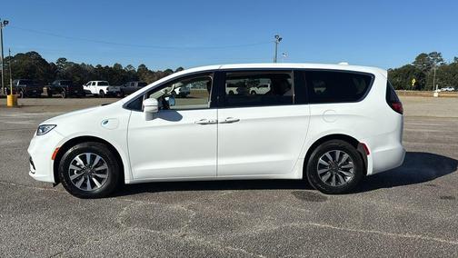 2022 Chrysler Pacifica Hybrid Touring L