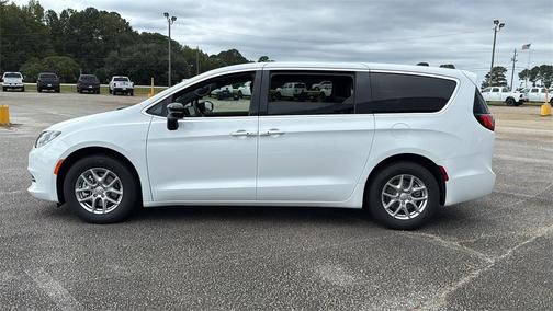 2026 Chrysler Voyager LX