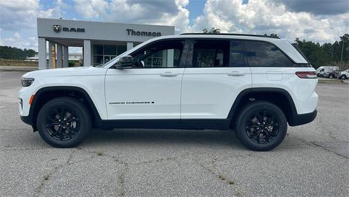 2025 Jeep Grand Cherokee Laredo