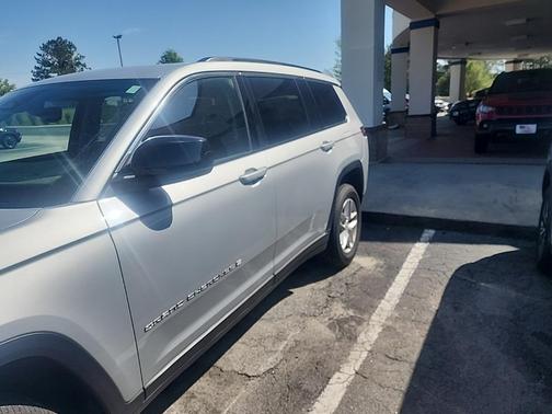 2023 Jeep Grand Cherokee L Laredo