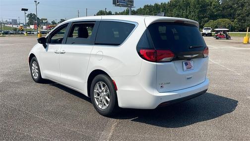 2025 Chrysler Voyager LX
