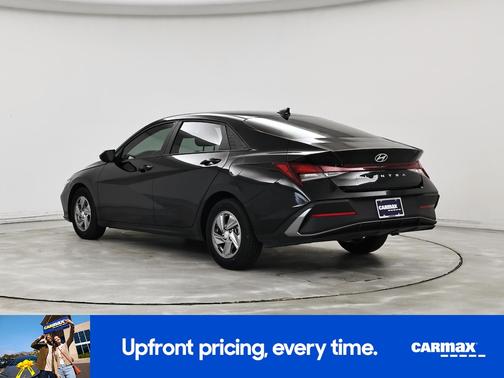 Black 2024 Hyundai ELANTRA SE