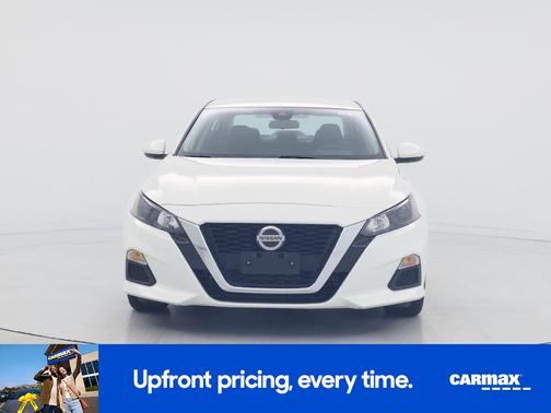 White 2022 Nissan Altima S