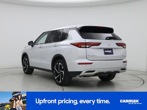 Gray 2024 Mitsubishi Outlander SE