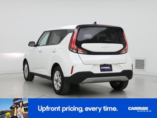 White 2025 Kia Soul LX