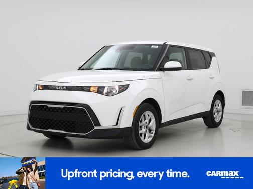 White 2025 Kia Soul LX