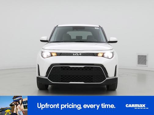 White 2025 Kia Soul LX