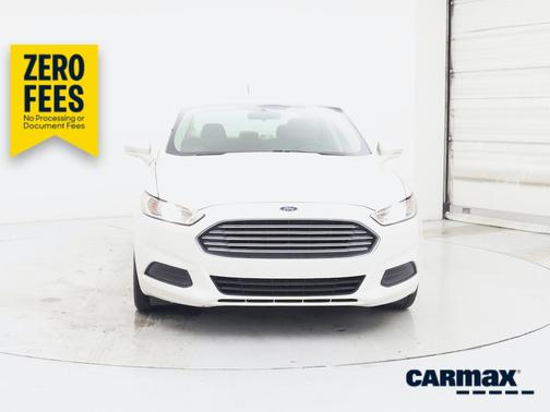 White 2014 Ford Fusion SE