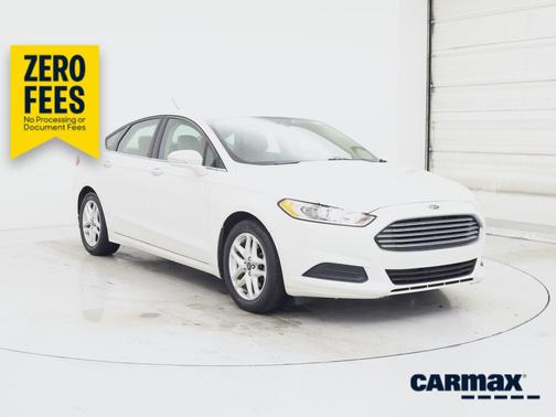 White 2014 Ford Fusion SE
