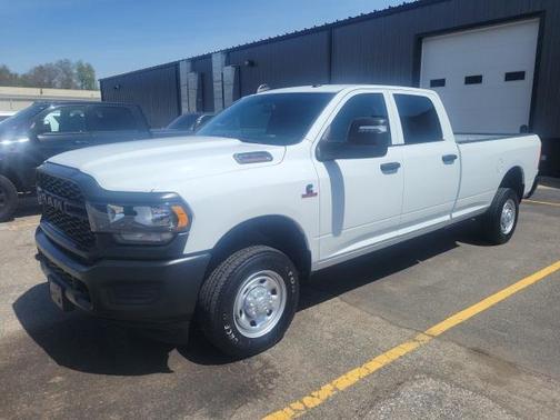 2024 RAM 2500 Tradesman Crew Cab 4x4 8' Box