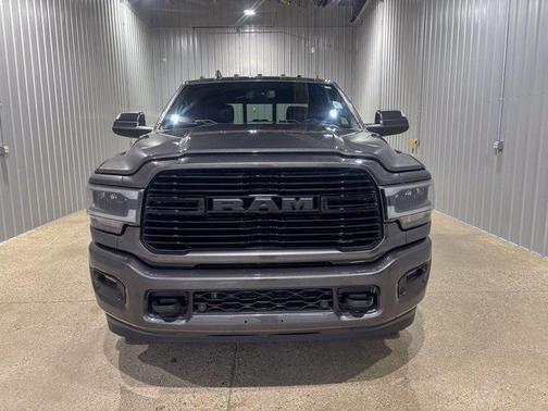 2022 RAM 3500 Laramie Crew Cab 4x4 8' Box