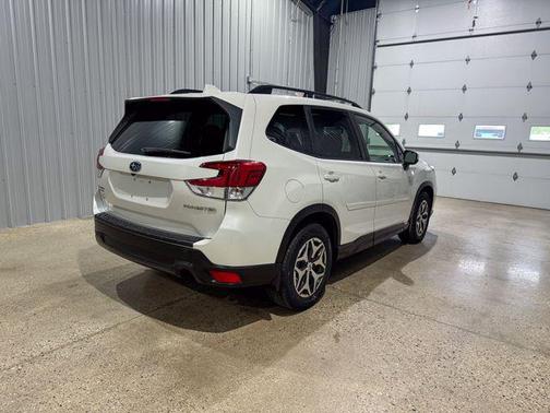 Crystal White Pearl 2019 Subaru Forester Premium
